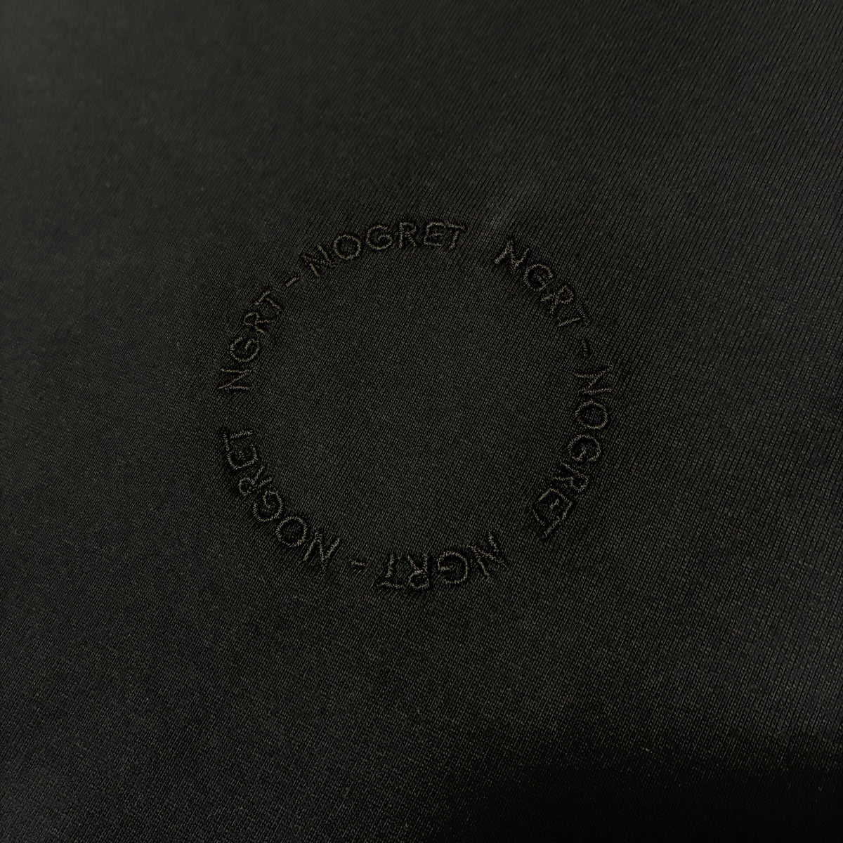 circle logo T-shirt